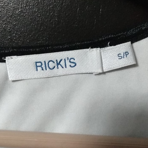 Ricki's Blouse - Picture 2 of 3